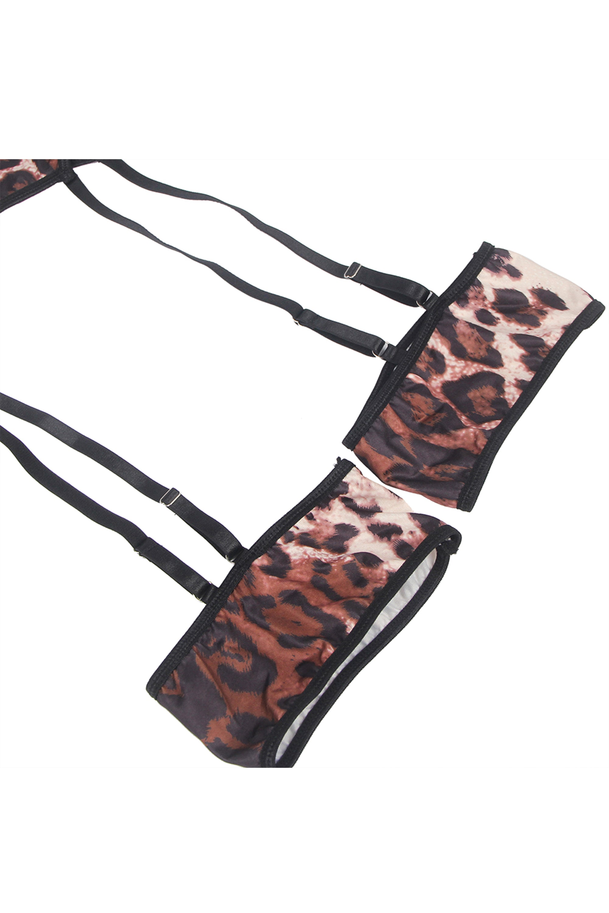 طقم ملابس داخلية نسائية تايغر مكون من سروال وصدرية وحزام للخصر موصول مع حلقات للأرجل وأحزمة تعليق للشرابات. مصنوع من خامة متينة لضمان راحة أكبر، يتميز ببكلات على شكل 9 لسهولة الارتداء والتعديل، بالإضافة إلى طوق شعر متناسق ومكمل للإطلالة.