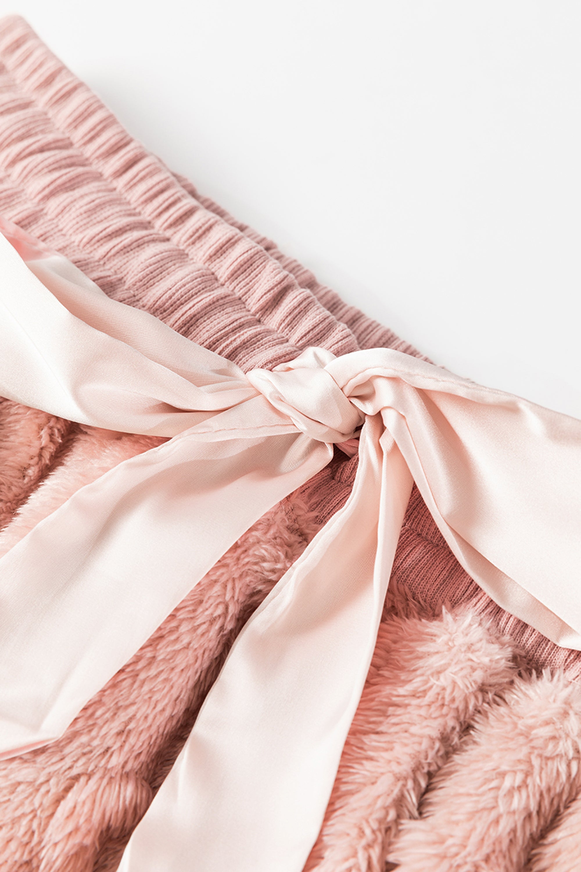 طقم شورت نسائي فرو تايغر، لون وردي فاتح. مكون من بلوزة كم طويل مع شورت.