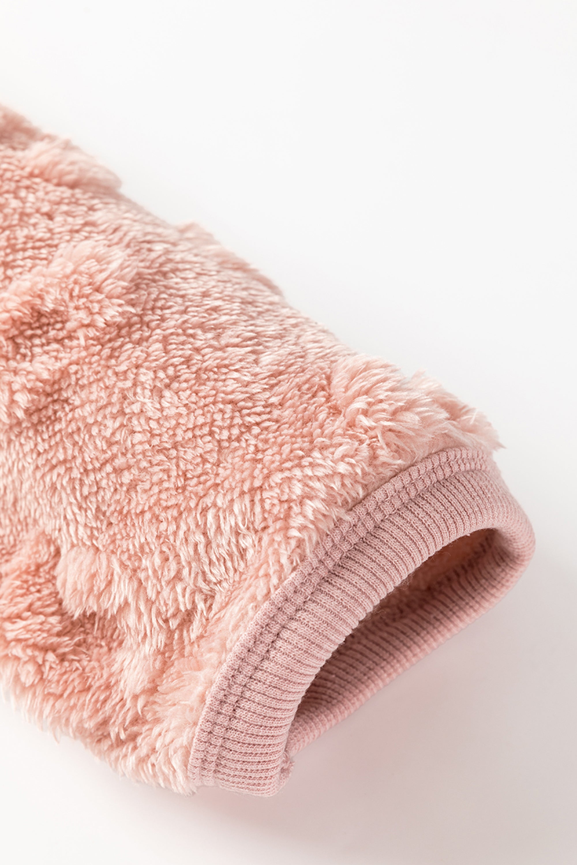 طقم شورت نسائي فرو تايغر، لون وردي فاتح. مكون من بلوزة كم طويل مع شورت.