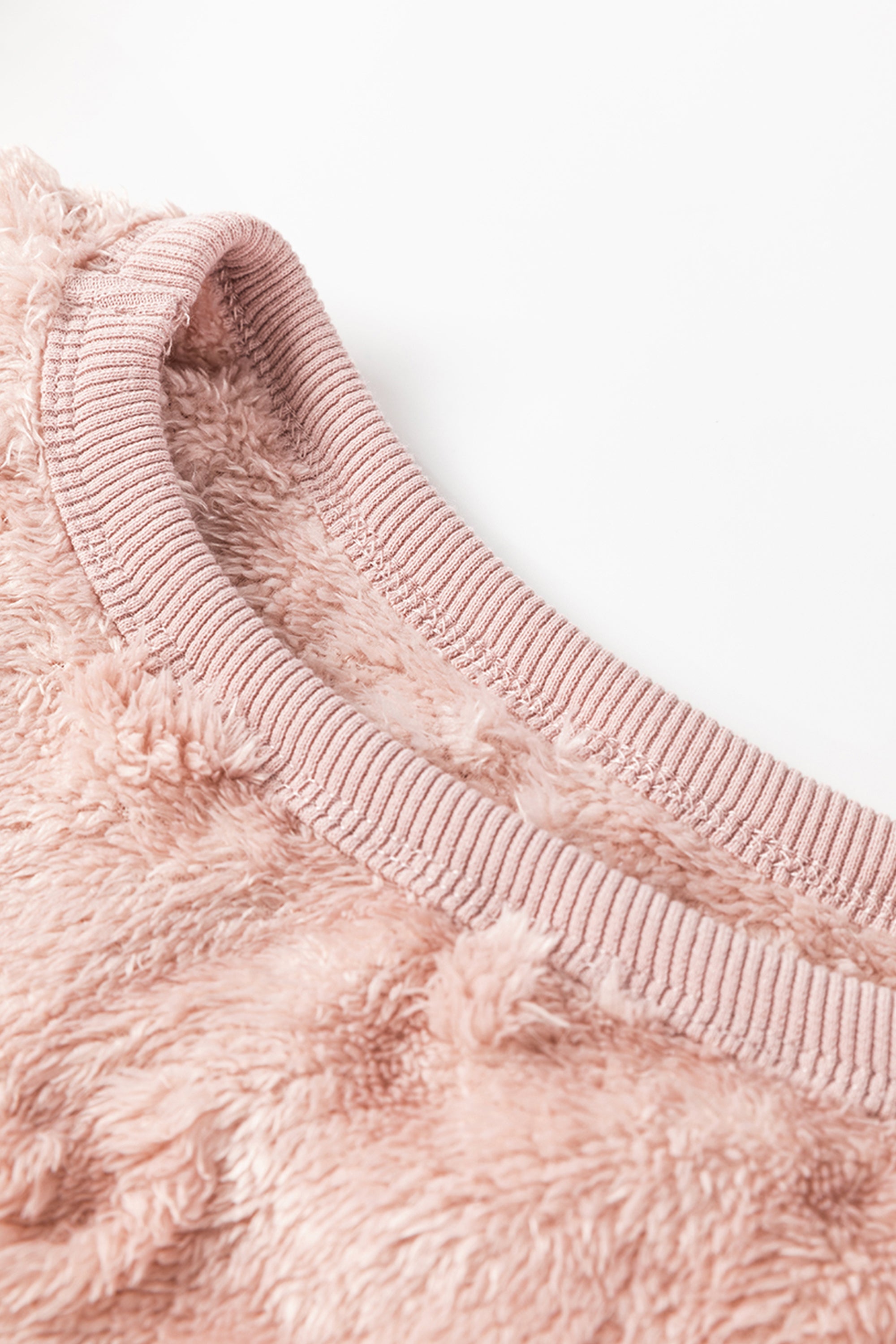 طقم شورت نسائي فرو تايغر، لون وردي فاتح. مكون من بلوزة كم طويل مع شورت.