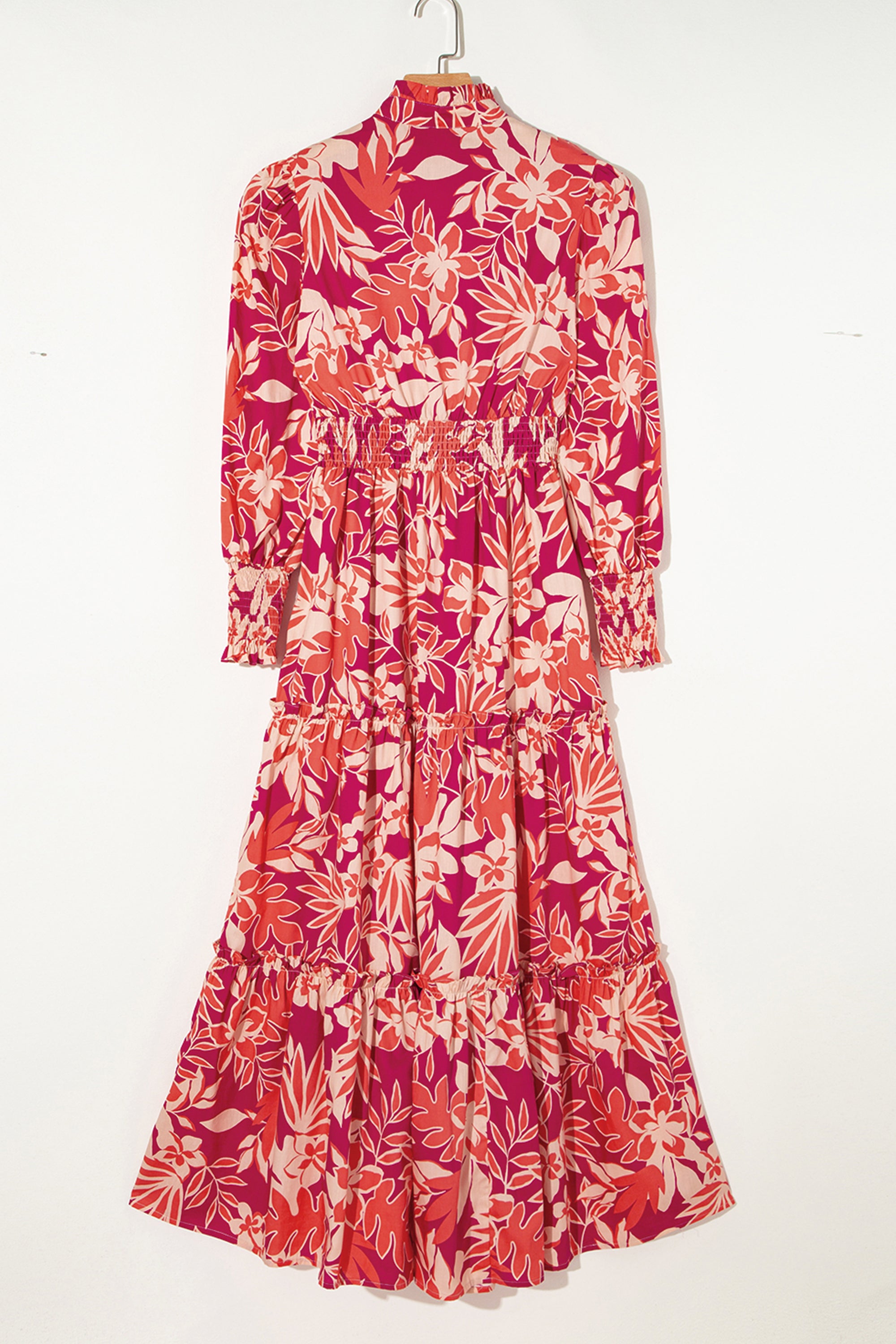 فستان نسائي أنيق، بتصميم خصر كشكش ونقشة زهور حيوية وأكمام جذابة. مصنوع من قطن 100% لراحة تدوم طوال اليوم.