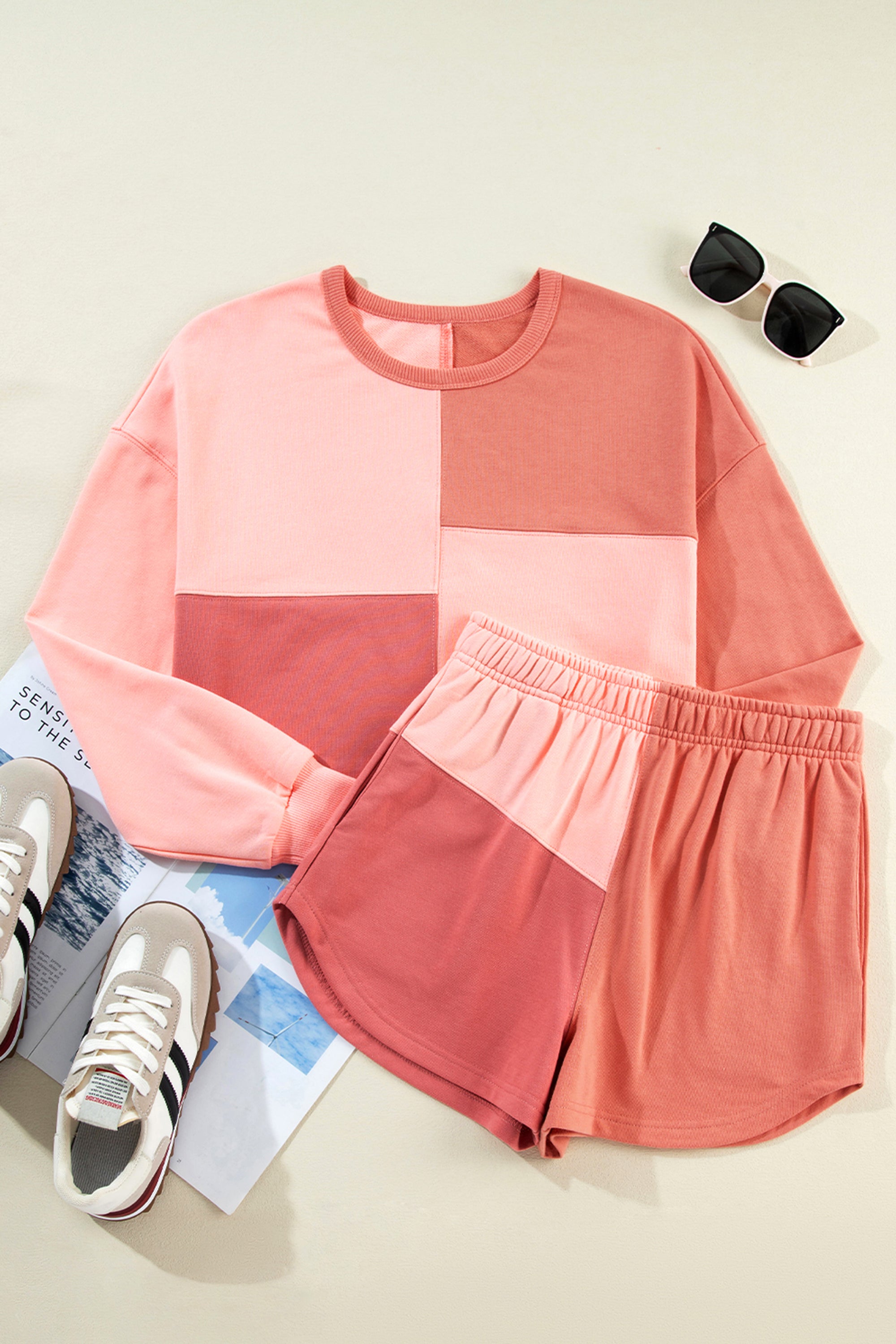 طقم نسائي مكون من بلوزة واسعة كم طويل وشورت مريح.
خيارات الألوان: أزرق سماوي، لون زهر الخوخ.