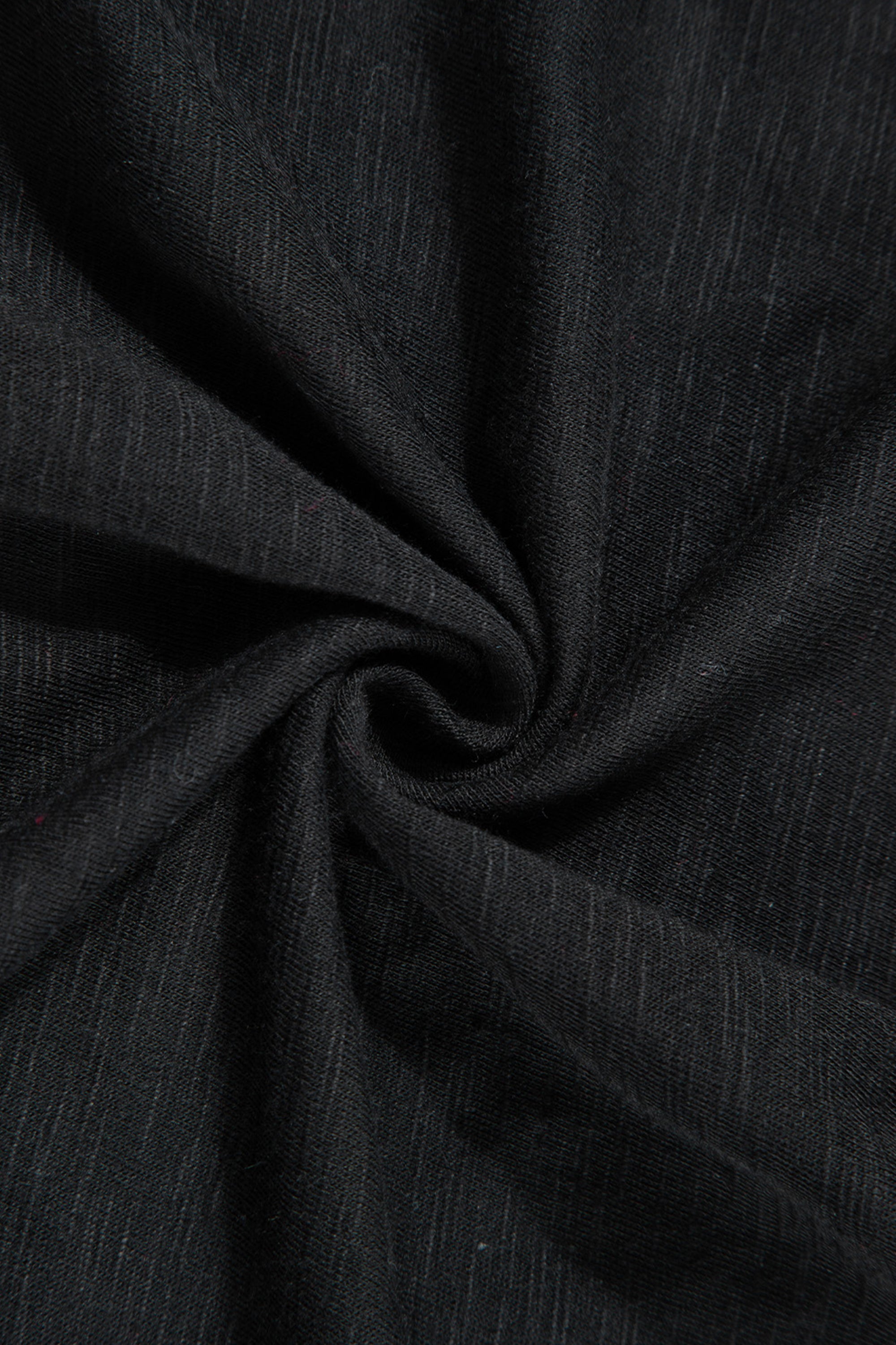 جمبسوت اسود واسع، أفكار تنسيقات ملابس السفر والإجازة