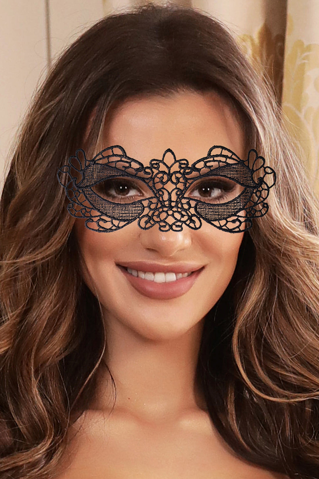 Sexy eye mask for women made of black lace